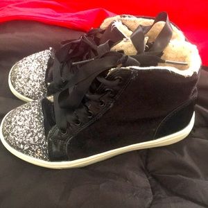Girl warm sneakers
